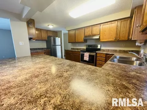 606 E Pierce St, Macomb, IL 61455 photo 10
