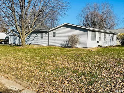 606 E Pierce St, Macomb, IL 61455 photo 2