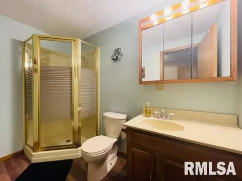 606 E Pierce St, Macomb, IL 61455 photo 8