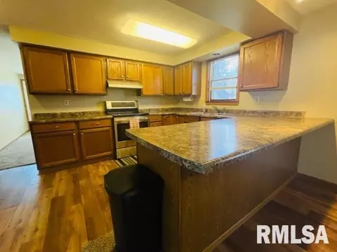 606 E Pierce St, Macomb, IL 61455 photo 11