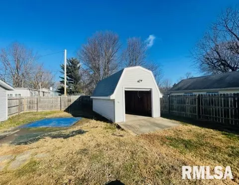 606 E Pierce St, Macomb, IL 61455 photo 4