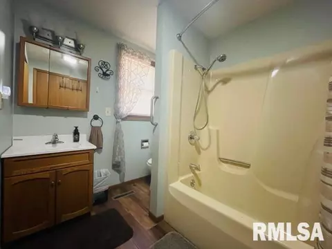 606 E Pierce St, Macomb, IL 61455 photo 17