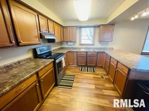 606 E Pierce St, Macomb, IL 61455 photo 12