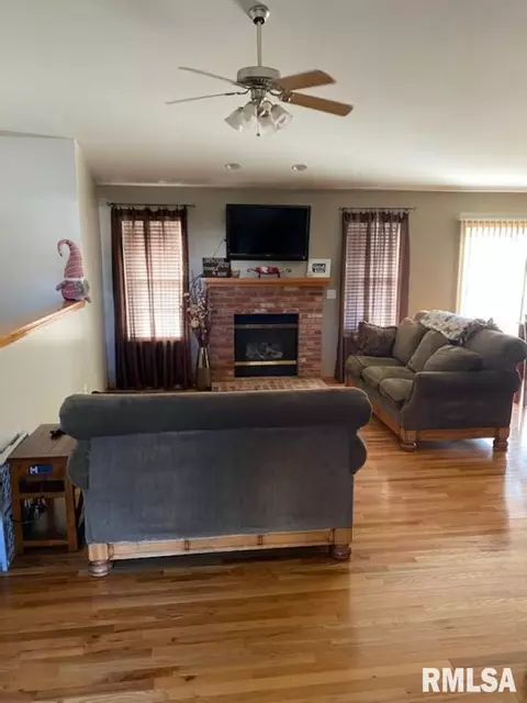 708 Bittersweet Ave, Germantown Hills, IL 61548 photo 3