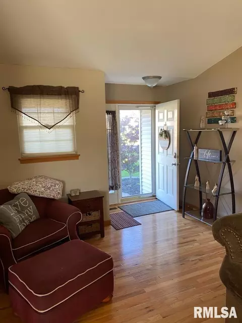 708 Bittersweet Ave, Germantown Hills, IL 61548 photo 2