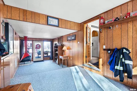 405 E 2nd St, Delavan, IL 61734 photo 17