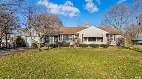 405 E 2nd St, Delavan, IL 61734 photo 1