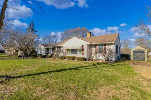 405 E 2nd St, Delavan, IL 61734 photo 2