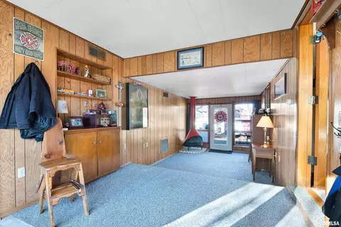 405 E 2nd St, Delavan, IL 61734 photo 18
