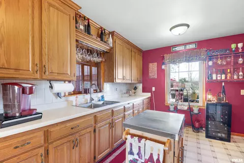 405 E 2nd St, Delavan, IL 61734 photo 13