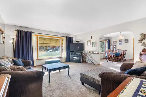 405 E 2nd St, Delavan, IL 61734 photo 9