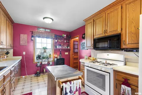 405 E 2nd St, Delavan, IL 61734 photo 14