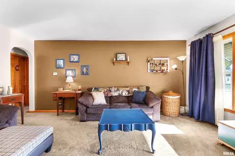 405 E 2nd St, Delavan, IL 61734 photo 7
