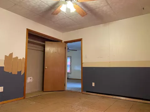 722 E Walnut St, Canton, IL 61520 photo 19