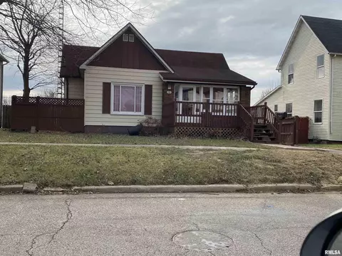722 E Walnut St, Canton, IL 61520 photo 1