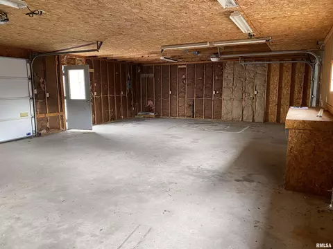 722 E Walnut St, Canton, IL 61520 photo 10