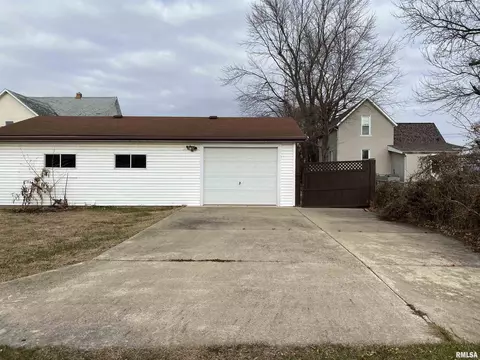 722 E Walnut St, Canton, IL 61520 photo 8