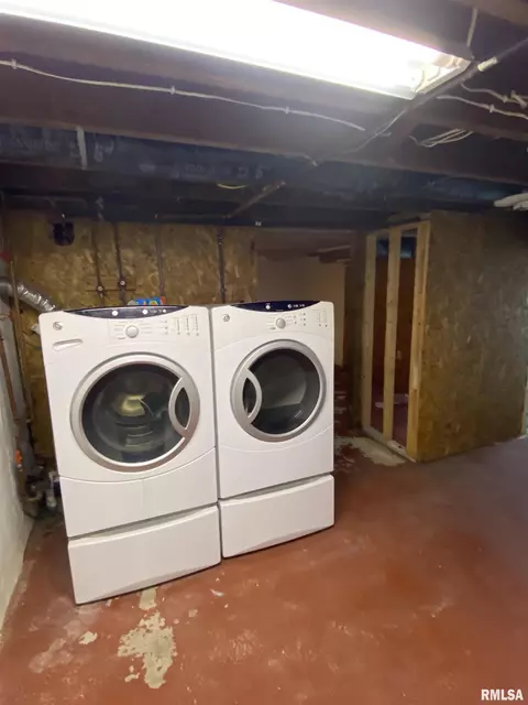 722 E Walnut St, Canton, IL 61520 photo 32
