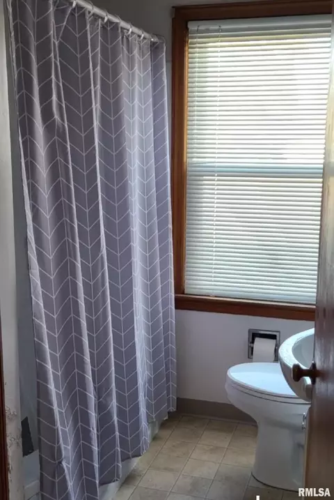 1230 Sunview Dr, Canton, IL 61520 photo 6
