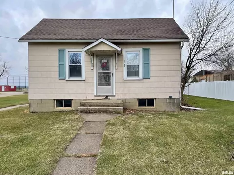 104 Washington St, Benson, IL 61516 photo 1