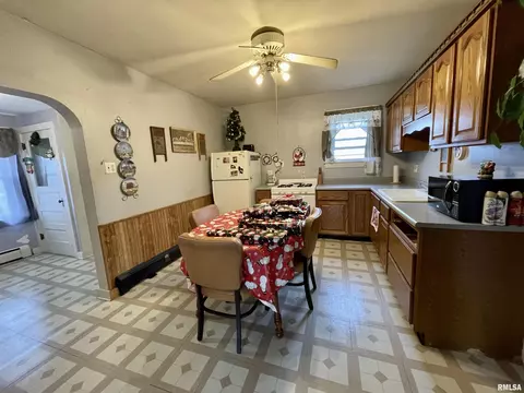 104 Washington St, Benson, IL 61516 photo 4