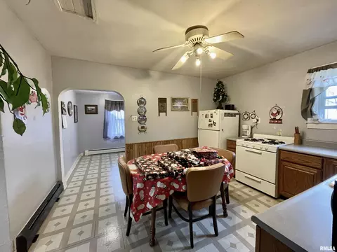 104 Washington St, Benson, IL 61516 photo 5