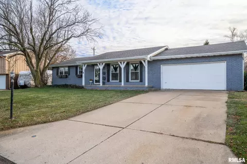 502 Crestview Dr, Metamora, IL 61548 photo 2