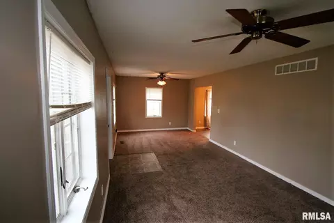101 E 2nd St, Mackinaw, IL 61755 photo 4