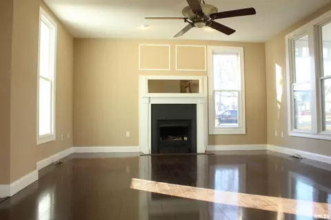 725 E Carroll St, Macomb, IL 61455 photo 5