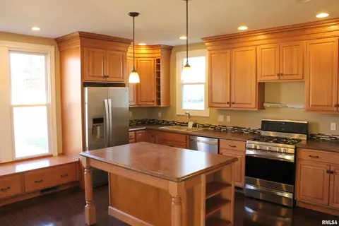 725 E Carroll St, Macomb, IL 61455 photo 9