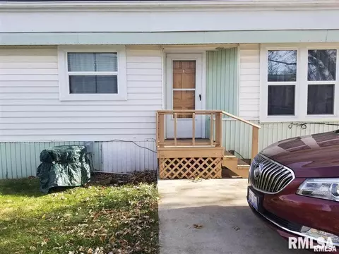 145 E Birch St, Canton, IL 61520 photo 2