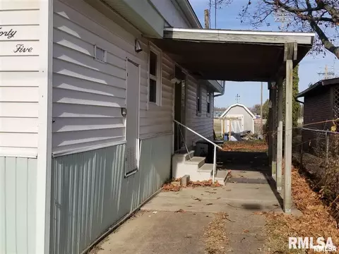 145 E Birch St, Canton, IL 61520 photo 3
