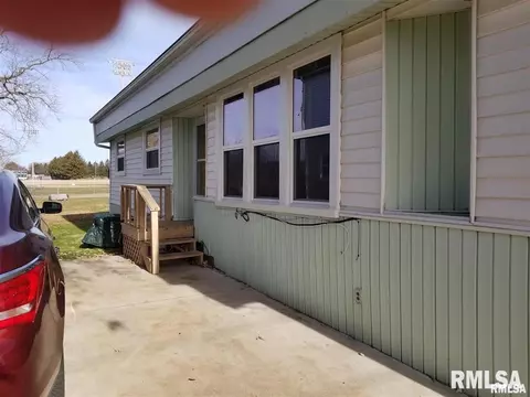 145 E Birch St, Canton, IL 61520 photo 4