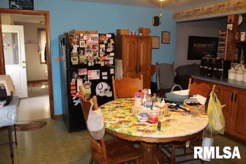 640 E Park St, Cuba, IL 61427 photo 4