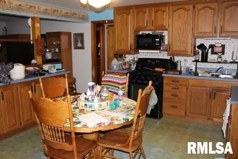 640 E Park St, Cuba, IL 61427 photo 2