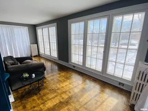 628 Beverly Ave, Macomb, IL 61455 photo 3