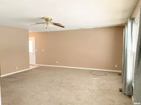 220 Arlington Dr, Macomb, IL 61455 photo 5