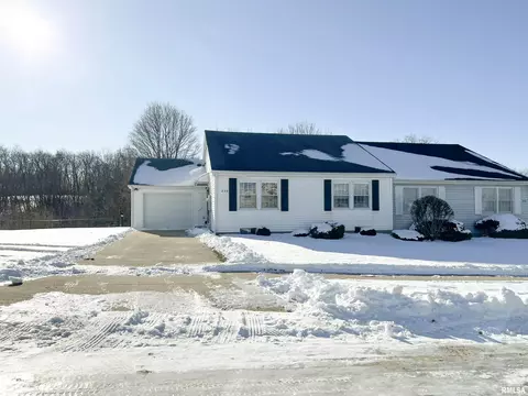 220 Arlington Dr, Macomb, IL 61455 photo 2