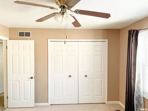 220 Arlington Dr, Macomb, IL 61455 photo 10