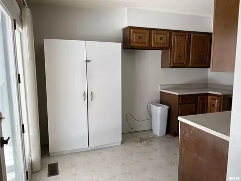 220 Arlington Dr, Macomb, IL 61455 photo 7