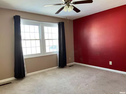 220 Arlington Dr, Macomb, IL 61455 photo 9
