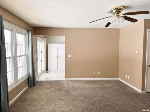 220 Arlington Dr, Macomb, IL 61455 photo 6