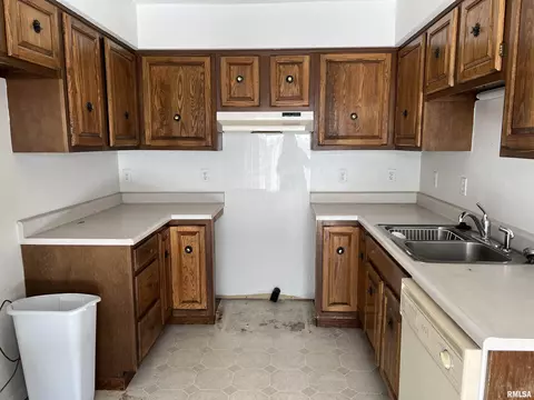 220 Arlington Dr, Macomb, IL 61455 photo 8