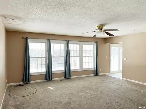 220 Arlington Dr, Macomb, IL 61455 photo 3