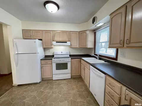 806 N Main St, Eureka, IL 61530 photo 18