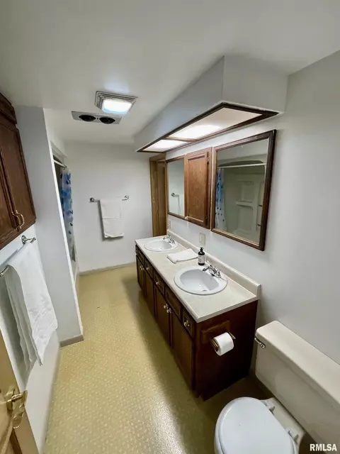 806 N Main St, Eureka, IL 61530 photo 15