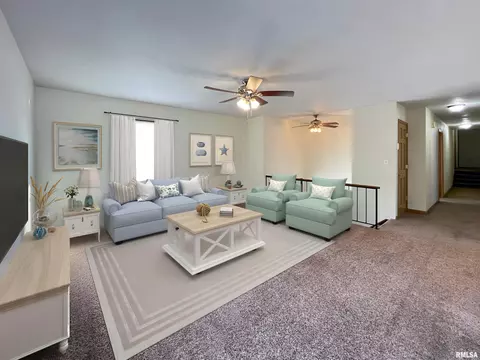 806 N Main St, Eureka, IL 61530 photo 5