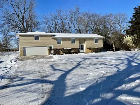 806 N Main St, Eureka, IL 61530 photo 1