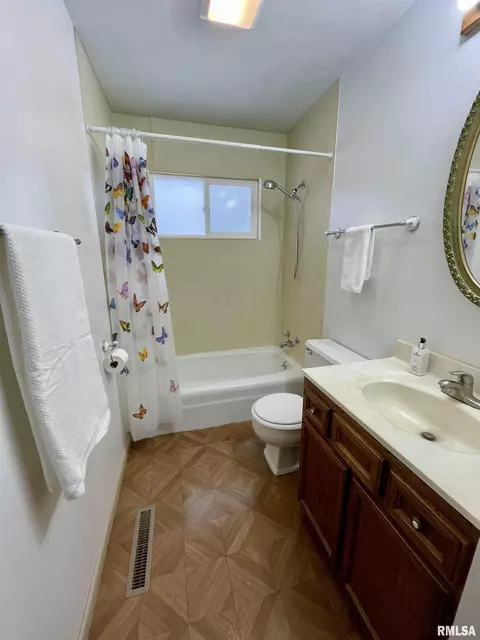 806 N Main St, Eureka, IL 61530 photo 14