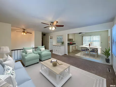 806 N Main St, Eureka, IL 61530 photo 4